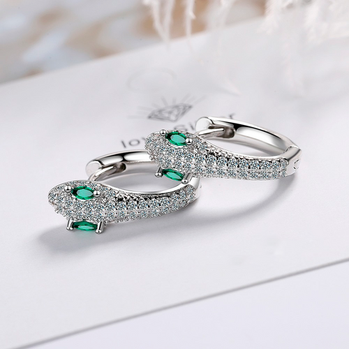 Boucle d'oreille serpent élégante pour femme