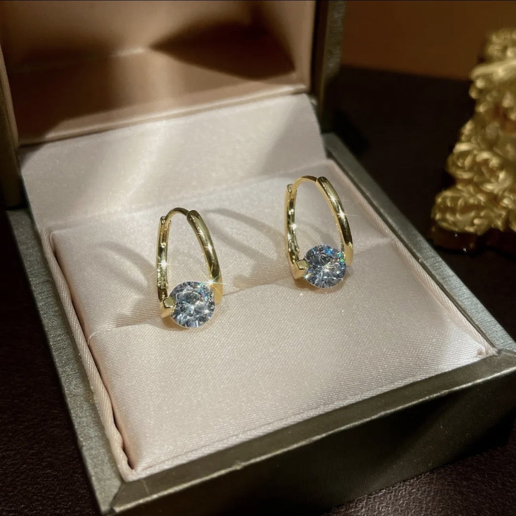 Boucle d'oreille Anneau Doré Point de Lumière / Le Bijou de la Femme Moderne et Élégante